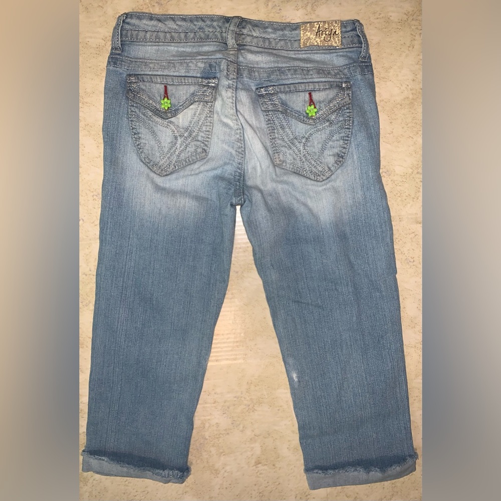 Ariya Capris - Picture 4 of 14